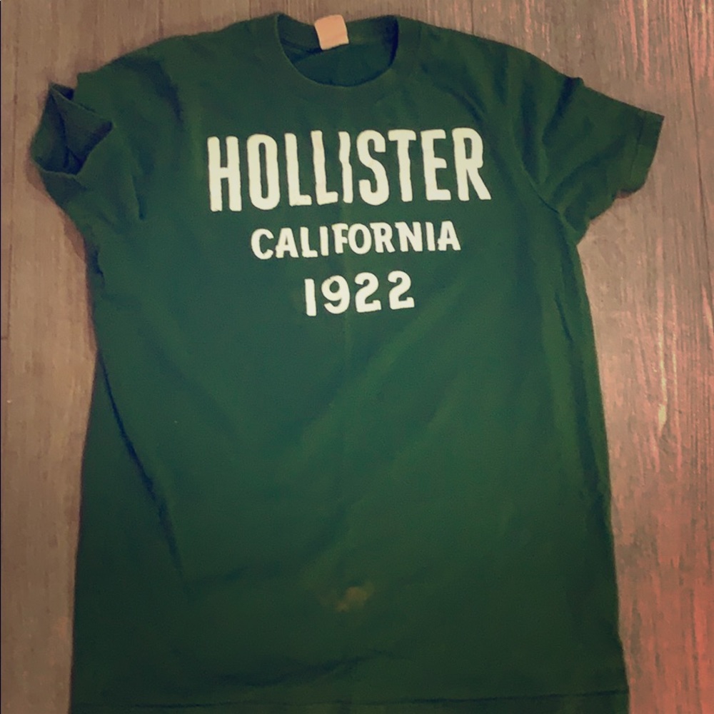 Hollister Graphic Tee